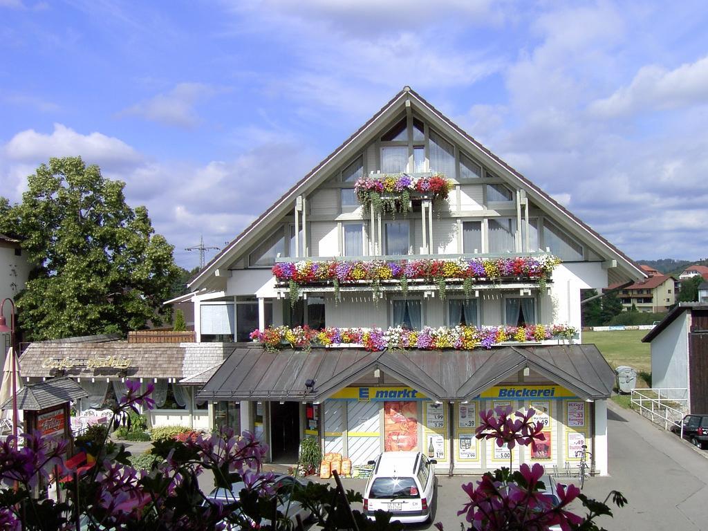Schwarzwald-Pension Fechtig อูลิงเกน-เบียร์เคนดอร์ฟ ภายนอก รูปภาพ